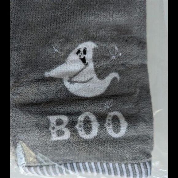 HYDE and EEK 2 Pack Halloween Themed Hand Towels. 15in*25in - Picture 5 of 6